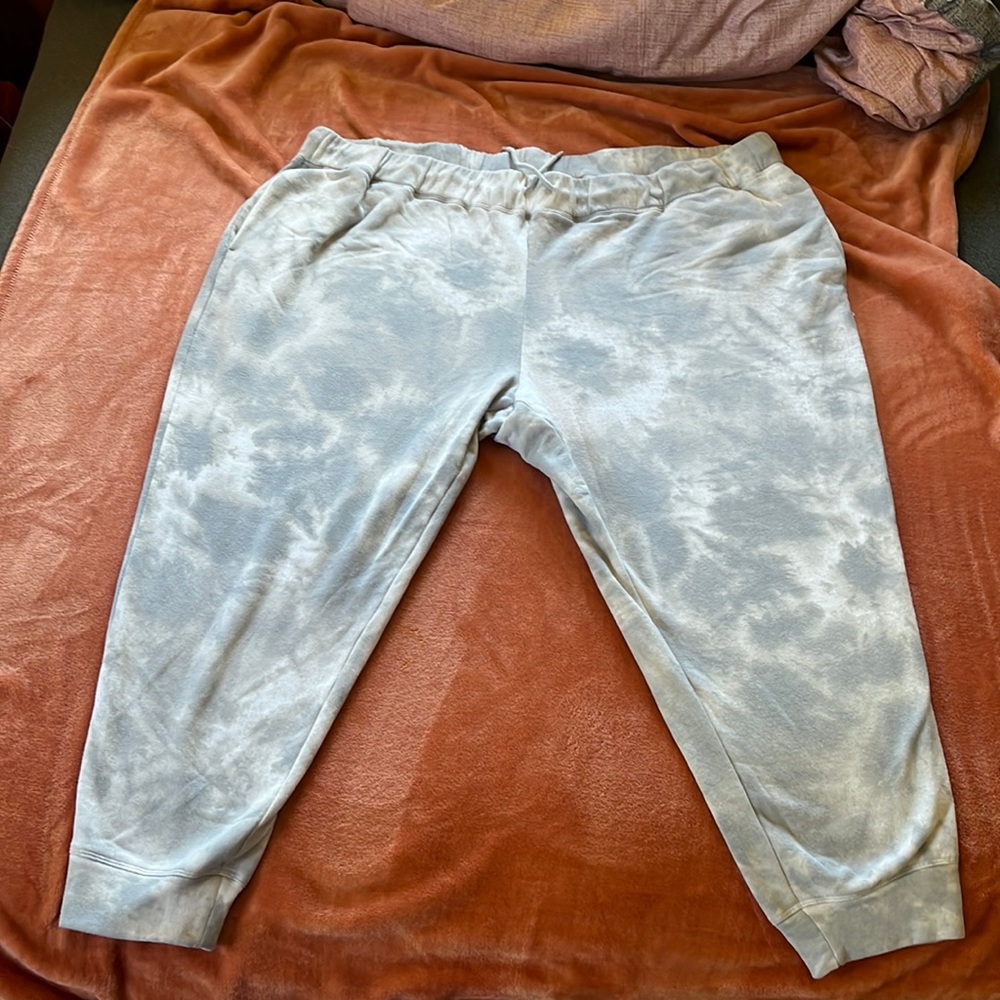 Size 3x grey and white tie dye sweats pants